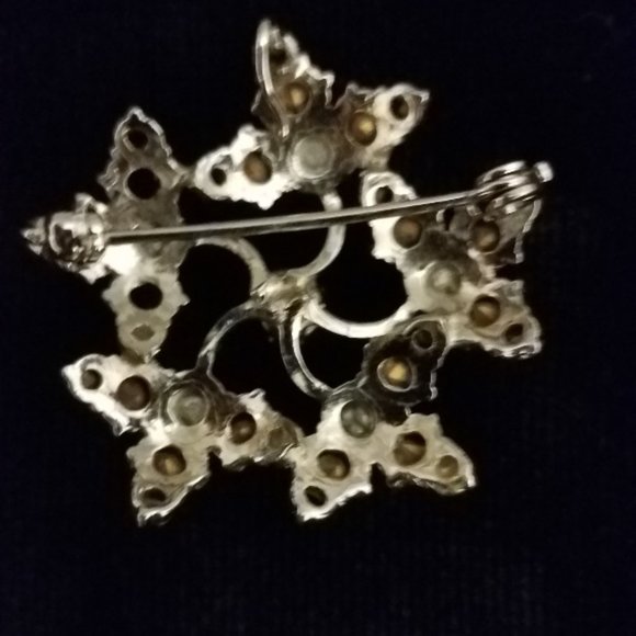 Vintage Snowflake/Star Brooch with Clear Rhinestones - Picture 3 of 5